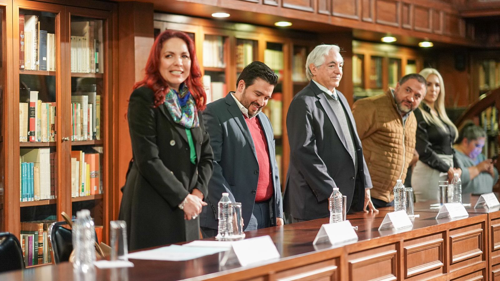 Francisco Belgodere como panelista en el programa LEESCÚBRELO, Biblioteca Miguel Alemán, 2023